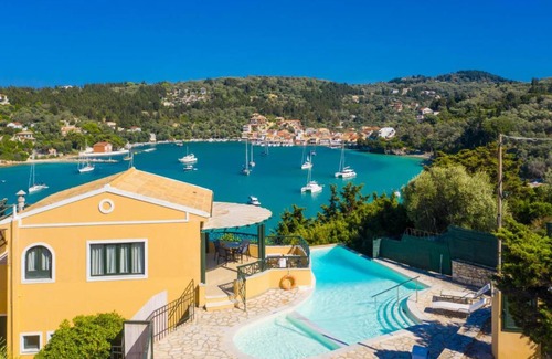 Lakka Villa | 305 m² Villa ∙ 7 bedrooms ∙ 17 guests