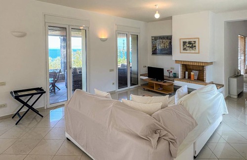 Kontos House | 320 m² House ∙ 6 bedrooms ∙ 12 guests