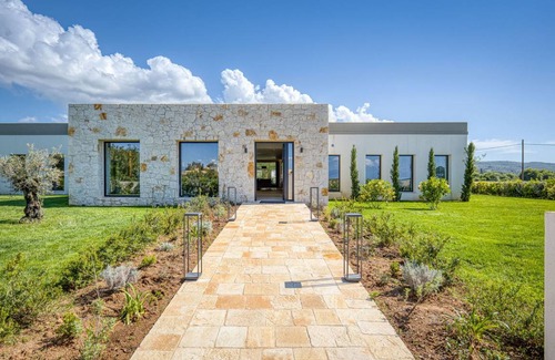 Almiros Beach Villa | 345 m² Villa ∙ 5 bedrooms ∙ 10 guests