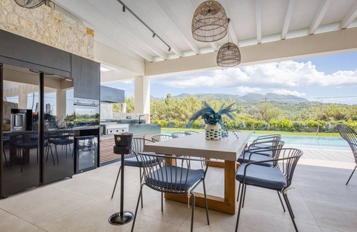 Almiros Beach Villa | 345 m² Villa ∙ 5 bedrooms ∙ 10 guests