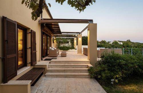 Anavyssos Villa | 350 m² Villa ∙ 4 bedrooms ∙ 8 guests