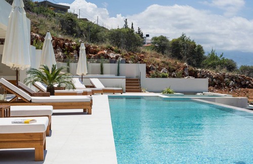 Kokkinon Khorion Villa | 350 m² Villa ∙ 5 bedrooms ∙ 10 guests