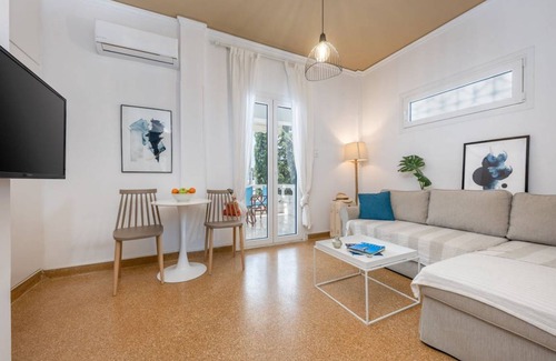 Vouliagmeni Apartment | 40 m² Apartment ∙ 1 bedroom ∙ 2 guests
