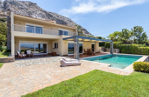 Palaia Fokaia House | 400 m² House ∙ 5 bedrooms ∙ 9 guests