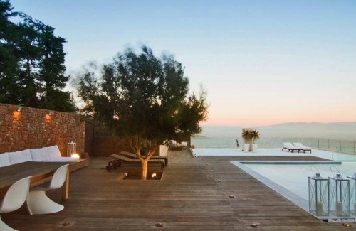 Marathon Villa | 450 m² Villa ∙ 3 bedrooms ∙ 8 guests