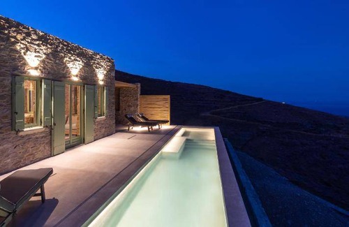Kithnos Villa | 450 m² Villa ∙ 3 bedrooms ∙ 20 guests