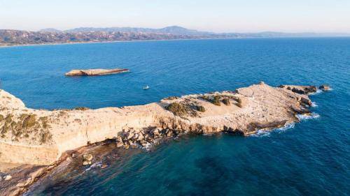 Monolithos Villa | 50 m² Villa ∙ 3 bedrooms ∙ 8 guests