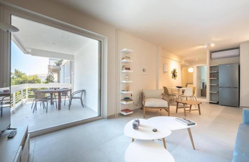 Vouliagmeni Apartment | 57 m² Apartment ∙ 2 bedrooms ∙ 3 guests