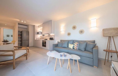 Vouliagmeni Apartment | 57 m² Apartment ∙ 2 bedrooms ∙ 3 guests