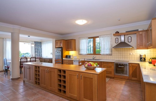 Kropia Villa | 600 m² Villa ∙ 4 bedrooms ∙ 8 guests