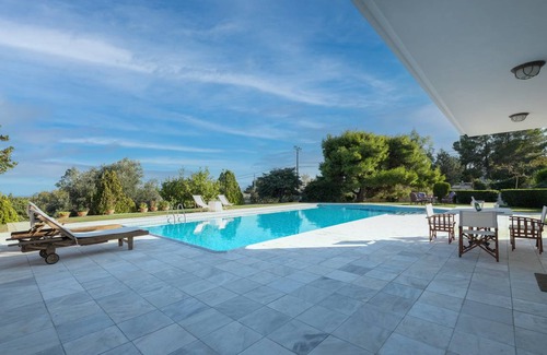 Kropia Villa | 600 m² Villa ∙ 4 bedrooms ∙ 8 guests