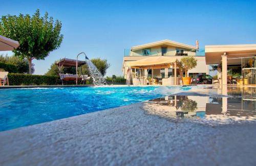 Kassiopi Villa | 600 m² Villa ∙ 9 bedrooms ∙ 15 guests