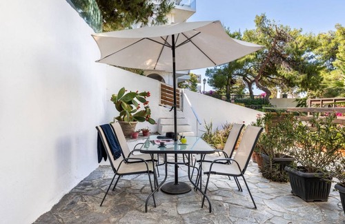 Vouliagmeni Apartment | 63 m² Apartment ∙ 2 bedrooms ∙ 3 guests