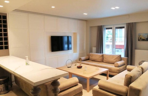 Thissio Apartment | 80 m² Apartment ∙ 1 bedroom ∙ 10 guests