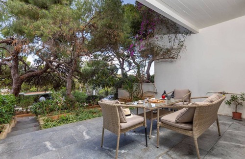 Vouliagmeni Apartment | 92 m² Apartment ∙ 2 bedrooms ∙ 4 guests