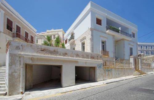 Ermoupoli Apartment | 98 m² Apartment ∙ 2 bedrooms ∙ 4 guests