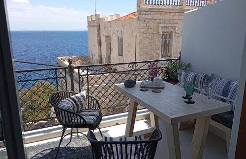 Ermoupoli Apartment | 98 m² Apartment ∙ 2 bedrooms ∙ 4 guests