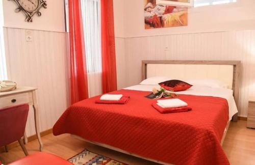 Anatolikos Sinikismos Apartment | Adriana's Garden of Eden