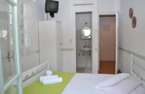 Tinos Town Hostel | Aegli Rooms