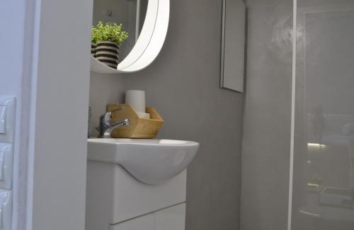 Agios Dimitrios Apartment | AIOLOS near metro Apartment in ALIMOS