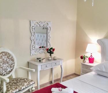 Old Town Apartment | Alexandra΄s Liston Suite