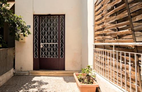 Palaio Faliro Apartment | Amazing House with Jacuzzi and Huge PVT Garden