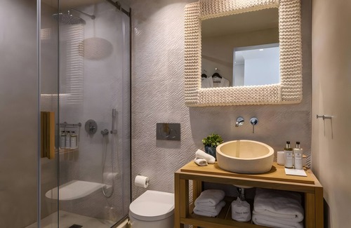Agios Stefanos House | Apartment 'Comfort Room' with Mountain View, Wi-Fi and Air Conditioning