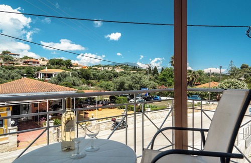 Sarlata Apartment | Apartment 'Marketos Maisonette 4pax' with Mountain View, Wi-Fi and Air Conditioning