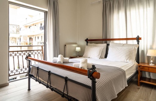 Lixouri Apartment | Apartment "Zois 2" with Sea View, Garden & Wi-Fi