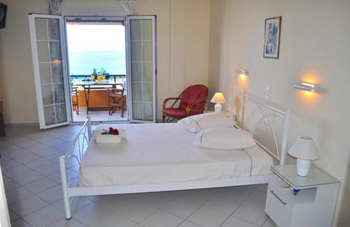 Sinarades Apartment | Apartments Papadatos - Pelekas Beach, Corfu