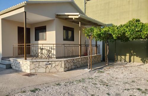 Kalligoni House | Backyard Apartment