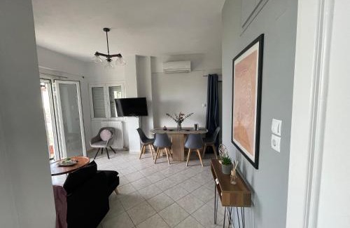 Mikri Mantineia Apartment | Bayview Bliss