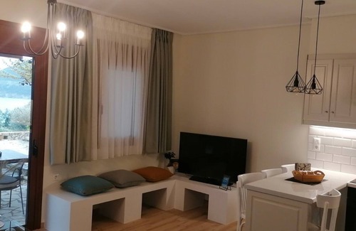 Xiropigado Apartment | Beacfront suite Eleni