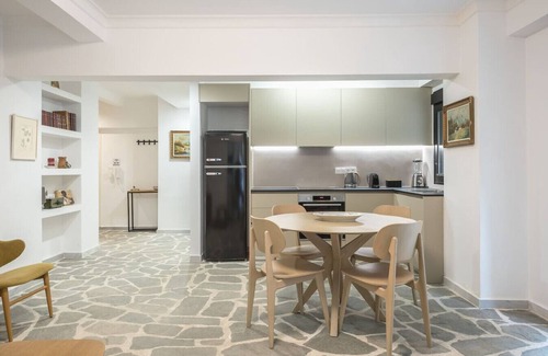 Athens City Centre Apartment | Centric designed apartment with a garden