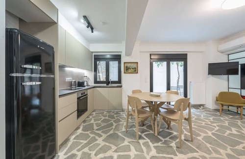 Athens City Centre Apartment | Centric designed apartment with a garden
