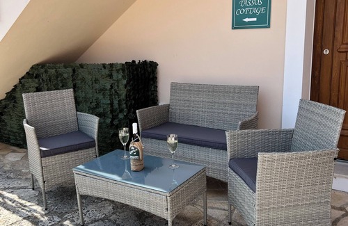 Matsoukata Apartment | Charming Beachfront Tassos Cottage in Fiskardo, Kefalonia – Ideal for Relaxation