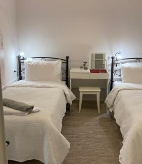 Thissio Apartment | Chris AKROPOLI