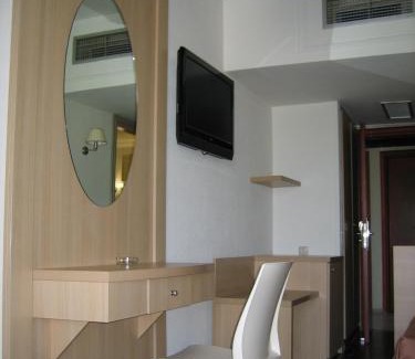 Komotini Hotel | Chris & Eve Mansion