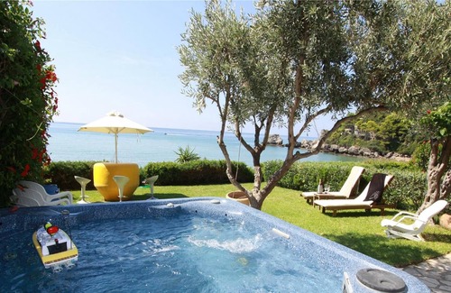 Parelia House | Corfu Glyfada Menigos Resort Beachfront 13