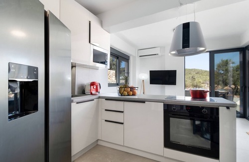 Kavallos Villa | Country House 'Villa Andria' with Sea View, Wi-Fi and Air Conditioning