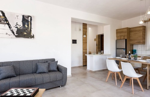 Geropotamos Villa | Dimokritos Villa IV, a homestay experience