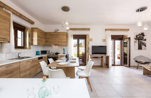 Geropotamos Villa | Dimokritos Villa IV, a homestay experience