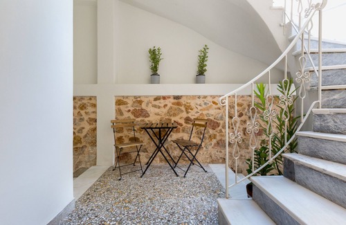 Kinosargous Apartment | Dinostratus House, Studios 2&6