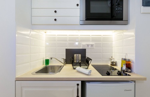 Kinosargous Apartment | Dinostratus House, Studios 3&4