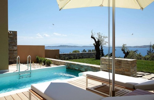 Ouranoupoli Villa | Eagles Villas Halkidiki Junior Pool Villa with Private Garden