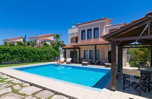 Kefalas Villa | Ekklisies Tria: Large Private Pool, A/C, WiFi