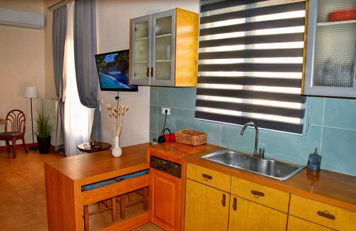 Nea Chora Apartment | Epavlis Rodon Free Private Parking 3 Minutes to Sandy Beach