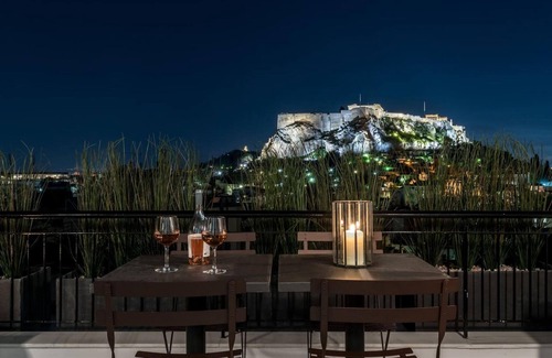 Plaka Apartment | Executive 2 bdr Suite in Plaka - Acropolis View