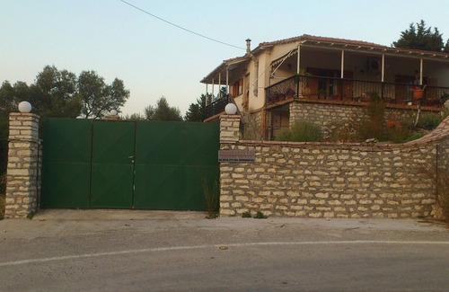 Mikros Gialos Cottage | Family house in Lefkas Island