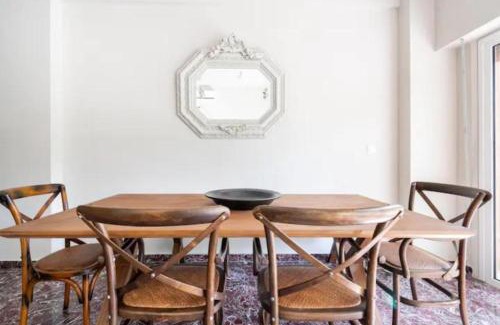 Palaio Faliro Apartment | Flisvos Marina refurbished apartment